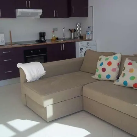 Sleeps 6 Wifi * Famara