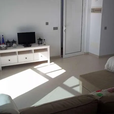 Sleeps 6 Wifi Villa *