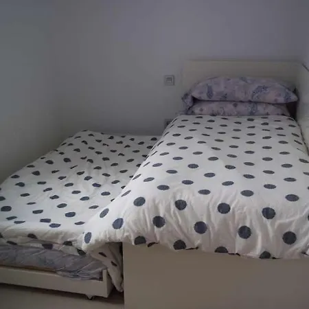 Sleeps 6 Wifi Villa